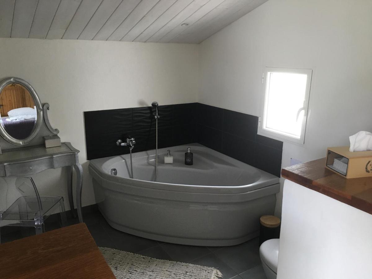 Notre-Dame-de-Riez Chambre D Hotes Les Trois Chateaux Piscine Interieure Chauffee מראה חיצוני תמונה